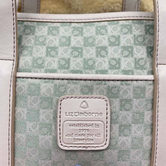 Liz Claiborne 397 Pistachio hand bag cream and light green coloured purse - Picture 9 of 12